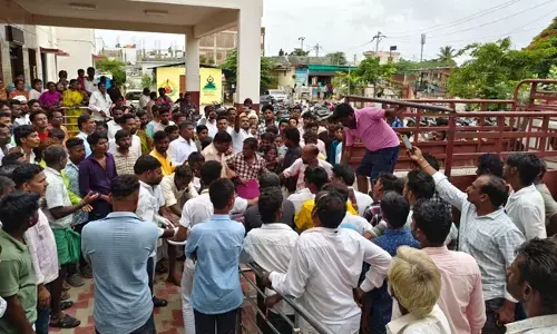 ಯಾದಗಿರಿ | ಭತ್ತ ನಾಟಿ ಮಾಡುವ ವೇಳೆ ಮೈಮೇಲೆ ಬಿದ್ದ ವಿದ್ಯುತ್ ತಂತಿ : ಮೂವರು ಮೃತ್ಯು