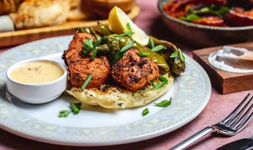 ವಿವಿಯಲ್ಲಿ ಶಿವರಾತ್ರಿಯಂದು ಮಾಂಸಾಹಾರ ನೀಡಿದ್ದಕ್ಕೆ ಘರ್ಷಣೆ: ಬಾಂಗ್ಲಾದೇಶಿ ವಿದ್ಯಾರ್ಥಿಯ ಉಚ್ಚಾಟನೆ ವಿವಿಯಲ್ಲಿ ಶಿವರಾತ್ರಿಯಂದು ಮಾಂಸಾಹಾರ ನೀಡಿದ್ದಕ್ಕೆ ಘರ್ಷಣೆ: ಬಾಂಗ್ಲಾದೇಶಿ ವಿದ್ಯಾರ್ಥಿಯ ಉಚ್ಚಾಟನೆ