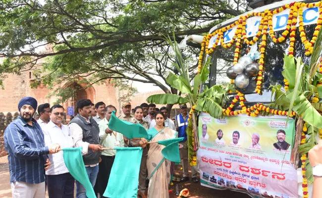 ಬೀದರ್ | ಸಾರ್ವಜನಿಕರು ಪ್ರವಾಸಿ ತಾಣಗಳ ವೀಕ್ಷಣೆಗಿರುವ ವಿಶೇಷ ಬಸ್ ಸೌಲಭ್ಯದ ಸದುಪಯೋಗ ಪಡೆದುಕೊಳ್ಳಬೇಕು : ಡಿಸಿ ಶಿಲ್ಪಾ ಶರ್ಮಾ ಬೀದರ್ | ಸಾರ್ವಜನಿಕರು ಪ್ರವಾಸಿ ತಾಣಗಳ ವೀಕ್ಷಣೆಗಿರುವ ವಿಶೇಷ ಬಸ್ ಸೌಲಭ್ಯದ ಸದುಪಯೋಗ ಪಡೆದುಕೊಳ್ಳಬೇಕು : ಡಿಸಿ ಶಿಲ್ಪಾ ಶರ್ಮಾ