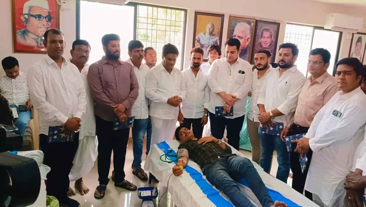 ಕಲಬುರಗಿ | ಡಾ.ಮಲ್ಲಿಕಾರ್ಜುನ ಖರ್ಗೆ ಅವರ ಹುಟ್ಟುಹಬ್ಬ ಪ್ರಯುಕ್ತ ರಕ್ತದಾನ ಶಿಬಿರ ಕಲಬುರಗಿ | ಡಾ.ಮಲ್ಲಿಕಾರ್ಜುನ ಖರ್ಗೆ ಅವರ ಹುಟ್ಟುಹಬ್ಬ ಪ್ರಯುಕ್ತ ರಕ್ತದಾನ ಶಿಬಿರ