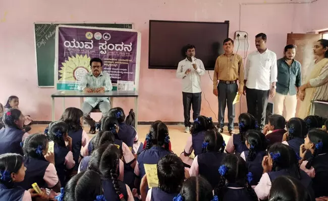 ಬೀದರ್ | ಪುಸ್ತಕ ಓದುವ ಹವ್ಯಾಸ ಬೆಳೆಸಿಕೊಂಡರೆ ಮೊಬೈಲ್ ಗೀಳಿನಿಂದ ದೂರ ಇರಬಹುದು : ಲಕ್ಷ್ಮಣ್ ಮಚಕುರೆ ಬೀದರ್ | ಪುಸ್ತಕ ಓದುವ ಹವ್ಯಾಸ ಬೆಳೆಸಿಕೊಂಡರೆ ಮೊಬೈಲ್ ಗೀಳಿನಿಂದ ದೂರ ಇರಬಹುದು : ಲಕ್ಷ್ಮಣ್ ಮಚಕುರೆ