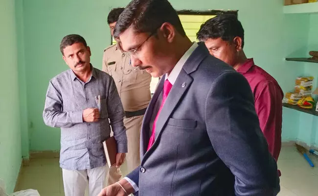 ಯಾದಗಿರಿ | ದೇವಾಪುರ ಬಾಲಕಿಯರ ವಸತಿ ನಿಲಯಕ್ಕೆ ನ್ಯಾ.ಬಸವರಾಜ ಭೇಟಿ