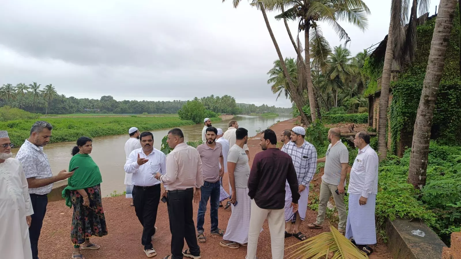 ಸರಬಿ ನದಿಗೆ 10 ಕೋಟಿ ರೂ. ಶುದ್ಧೀಕರಣ ಯೋಜನೆ: ಕಾರವಾರ ತಂಡದಿಂದ ಪರಿಶೀಲನೆ ಸರಬಿ ನದಿಗೆ 10 ಕೋಟಿ ರೂ. ಶುದ್ಧೀಕರಣ ಯೋಜನೆ: ಕಾರವಾರ ತಂಡದಿಂದ ಪರಿಶೀಲನೆ