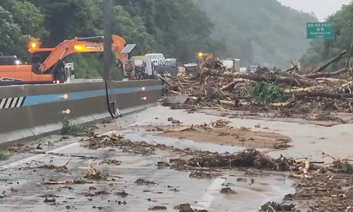 ದ.ಕೊರಿಯಾದಲ್ಲಿ ಭೂಕುಸಿತ : ಓರ್ವ ಮೃತ್ಯು ; ಮೂವರು ನಾಪತ್ತೆ
