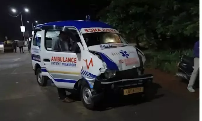 ರಸ್ತೆ ಡಿವೈಡರ್‌ಗೆ ಅಂಬ್ಯುಲೆನ್ಸ್ ಢಿಕ್ಕಿ: ರೋಗಿ ಮೃತ್ಯು