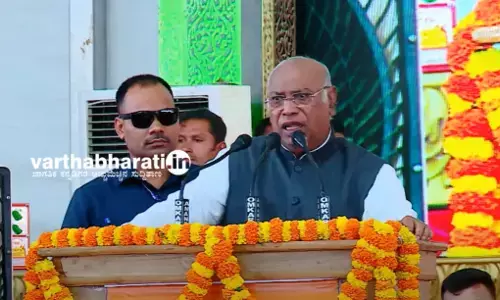 ಕಾಂಗ್ರೆಸ್ ನಿಜವಾದ ʼಗ್ಯಾರಂಟಿʼ ನೀಡಿದರೆ, ಮೋದಿ ಸುಳ್ಳಿನ ʼಗ್ಯಾರಂಟಿʼ ನೀಡುತ್ತಿದ್ದಾರೆ : ಮಲ್ಲಿಕಾರ್ಜುನ‌ ಖರ್ಗೆ ವಾಗ್ದಾಳಿ