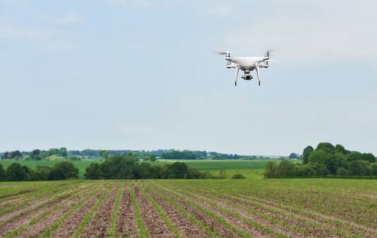 ಆಗಸದಲ್ಲಿ ಭೀತಿ: ಬಡಿಗೆ, ಕಲ್ಲುಗಳಿಂದ ಡ್ರೋನ್ ಬೆನ್ನಟ್ಟುವ ಗ್ರಾಮಸ್ಥರು!