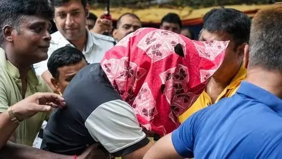 ಐಐಎಂ-ಕಲ್ಕತ್ತಾ ಅತ್ಯಾಚಾರ ಪ್ರಕರಣ: ಬಾಗಲಕೋಟೆ ಮೂಲದ ಆರೋಪಿಗೆ ಮಧ್ಯಂತರ ಜಾಮೀನು ಐಐಎಂ-ಕಲ್ಕತ್ತಾ ಅತ್ಯಾಚಾರ ಪ್ರಕರಣ: ಬಾಗಲಕೋಟೆ ಮೂಲದ ಆರೋಪಿಗೆ ಮಧ್ಯಂತರ ಜಾಮೀನು