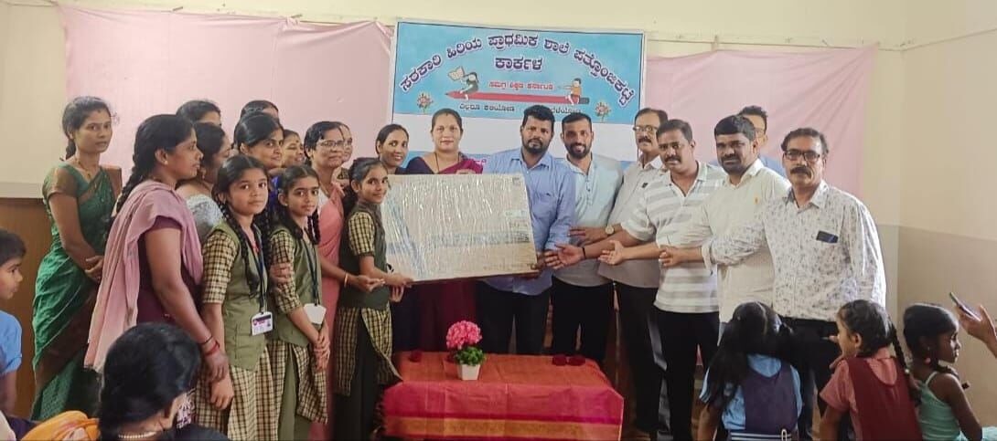 ಪತ್ತೊಂಜಿಕಟ್ಟೆ ಶಾಲೆಗೆ ಶ್ರೀ ಮಹಾಲಿಂಗೇಶ್ವರ ಯುವಕ ಮಂಡಲ ವತಿಯಿಂದ  ಎಲ್ಇಡಿ ಟಿವಿ ಕೊಡುಗೆ