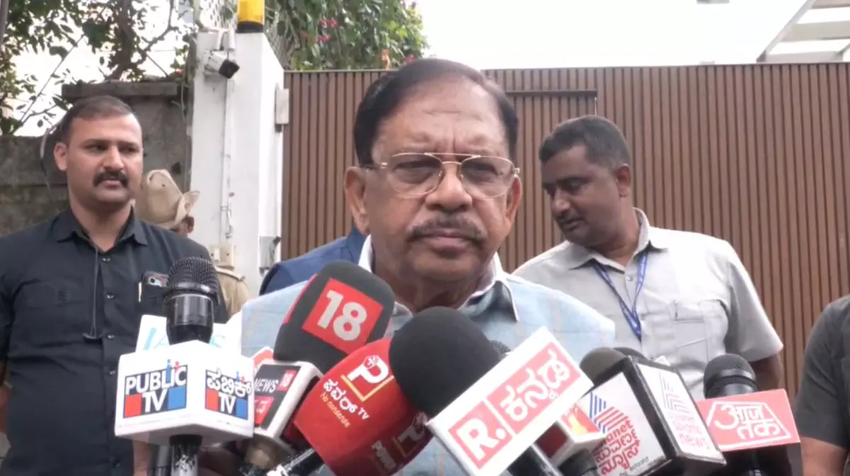 ಎಸ್‌ಐಟಿ ತಂಡದಿಂದ ಯಾವ ಅಧಿಕಾರಿಗಳೂ ಹಿಂದೆ ಸರಿದಿಲ್ಲ : ಗೃಹ ಸಚಿವ ಜಿ.ಪರಮೇಶ್ವರ್‌ ಸ್ಪಷ್ಟನೆ