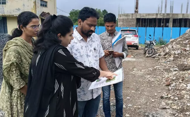 ಕಲಬುರಗಿ | ರಿಂಗ್ ರಸ್ತೆಯಲ್ಲಿರುವ ಸ್ವಾತಂತ್ರ್ಯ ಹೋರಾಟಗಾರರ ಭವನಕ್ಕೆ ಡಿಸಿ ಬಿ.ಫೌಝಿಯಾ ತರನ್ನುಮ್ ಭೇಟಿ