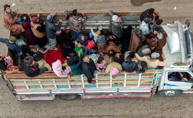 ಸಿರಿಯಾ | ಸುವೈದಾದಲ್ಲಿ ಡ್ರೂಜ್–ಬೆಡೋಯಿನ್ ಘರ್ಷಣೆ: ನೂರಾರು ಬೆಡೋಯಿನ್ ಕುಟುಂಬಗಳ ಸ್ಥಳಾಂತರ ಆರಂಭ