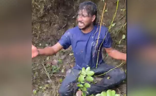 ಮಡಿಕೇರಿ | ಹಾಡಹಗಲೇ ಚಿನ್ನಾಭರಣ ಕಸಿದು ಪರಾರಿ : ಆರೋಪಿಯನ್ನು ಪೊಲೀಸರಿಗೆ ಒಪ್ಪಿಸಿದ ಗ್ರಾಮಸ್ಥರು ಮಡಿಕೇರಿ | ಹಾಡಹಗಲೇ ಚಿನ್ನಾಭರಣ ಕಸಿದು ಪರಾರಿ : ಆರೋಪಿಯನ್ನು ಪೊಲೀಸರಿಗೆ ಒಪ್ಪಿಸಿದ ಗ್ರಾಮಸ್ಥರು