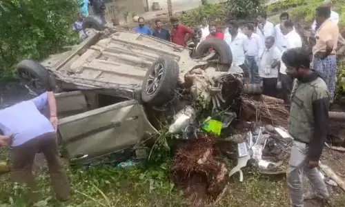 ಅರಕಲಗೂಡು | ಮರಕ್ಕೆ ಕಾರು ಢಿಕ್ಕಿ; ಓರ್ವ ಮೃತ್ಯು, ಮೂವರಿಗೆ ಗಾಯ
