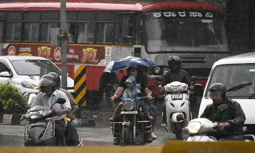 ಬೆಂಗಳೂರಿನಲ್ಲಿ ಮುಂದುವರೆದ ಮಳೆ, ವಾಹನ ಸವಾರರು ಪರದಾಟ