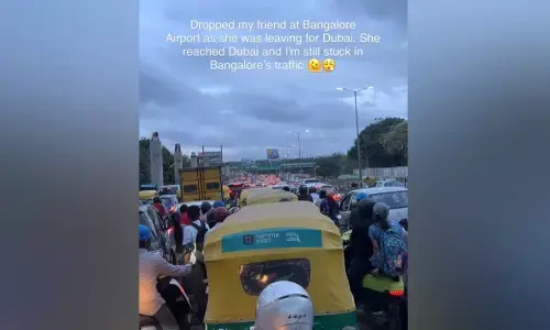 ಬೆಂಗಳೂರು ಟ್ರಾಫಿಕ್ | ʼಸ್ನೇಹಿತೆ ದುಬೈ ತಲುಪಿದಳು, ನಾನಿನ್ನೂ ಸಂಚಾರ ದಟ್ಟನೆಯಲ್ಲೇ ಸಿಲುಕಿದ್ದೇನೆʼ : ಪೋಸ್ಟ್‌ ವೈರಲ್