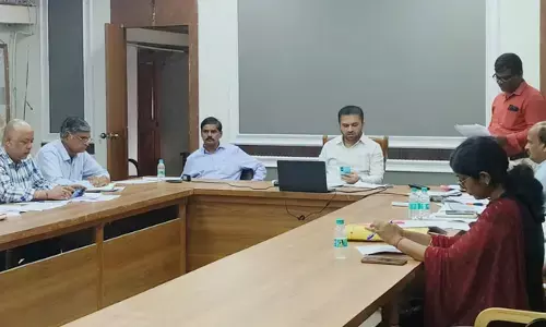 ಬೀದರ್ | ನರೇಗಾ ಕೂಲಿಕಾರರಿಗೆ ವಿಮೆ ಮಾಡಿಸಿ : ಅಧಿಕಾರಿಗಳಿಗೆ ಸಿಇಓ ಡಾ.ಗಿರೀಶ್ ಬದೋಲೆ ಸೂಚನೆ