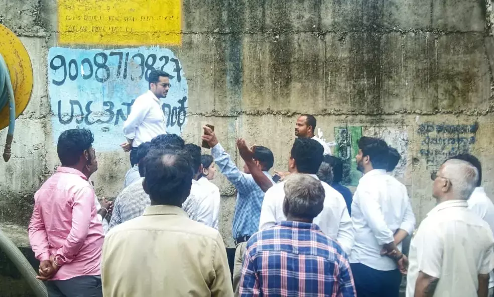 ರಾಯಚೂರಿನಲ್ಲಿ ಭಾರಿ ಮಳೆ: ಜಲಾವೃತ ಪ್ರದೇಶಕ್ಕೆ ಪಾಲಿಕೆಯ ಆಯುಕ್ತ ಜುಬಿನ್ ಮೊಹಪಾತ್ರ ಭೇಟಿ, ಪರಿಶೀಲನೆ