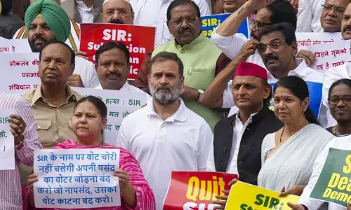 ಬಿಹಾರದಲ್ಲಿ ಮತದಾರರ ಪಟ್ಟಿಗಳ ಪರಿಷ್ಕರಣೆ ವಿರುದ್ಧ ಪ್ರತಿಪಕ್ಷ ಸಂಸದರಿಂದ ಸಂಸತ್ತಿನಲ್ಲಿ ಪ್ರತಿಭಟನೆ