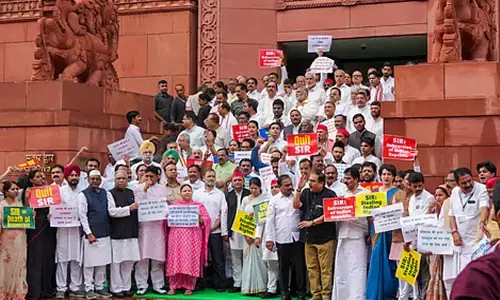 ಬಿಹಾರ ಮತದಾರರ ಪಟ್ಟಿಗಳ ಪರಿಷ್ಕರಣೆ ವಿರುದ್ಧ ಪ್ರತಿಭಟನೆ; ದಿನದ ಮಟ್ಟಿಗೆ ಸಂಸತ್ ಮುಂದೂಡಿಕೆ