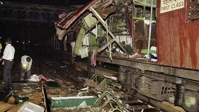 ಮುಂಬೈ ರೈಲು ಸ್ಫೋಟ: ಹಳಿ ತಪ್ಪಿದ ತನಿಖೆಗೆ ಬಲಿಯಾದವರು