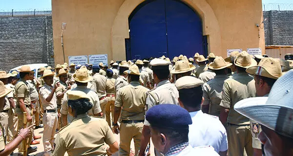 ಮಂಗಳೂರು| ಕೈದಿಗೆ ಹಲ್ಲೆಗೈದ ಸಹಕೈದಿಗಳ ವಿರುದ್ಧ ಕೆ-ಕೋಕಾ ಪ್ರಕರಣ ದಾಖಲು ಮಂಗಳೂರು| ಕೈದಿಗೆ ಹಲ್ಲೆಗೈದ ಸಹಕೈದಿಗಳ ವಿರುದ್ಧ ಕೆ-ಕೋಕಾ ಪ್ರಕರಣ ದಾಖಲು