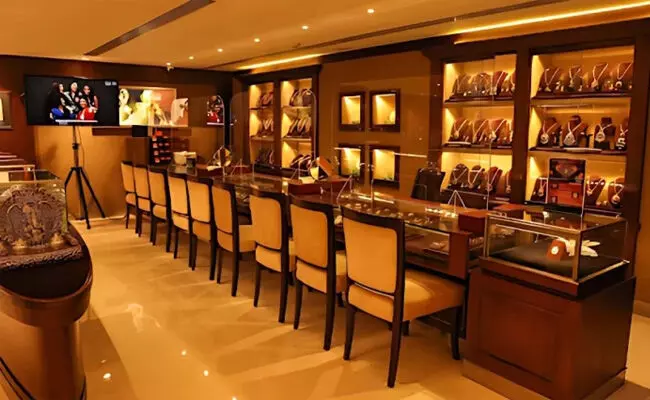 ದಿಲ್ಲಿ | ಆಟಿಕೆ ಗನ್ ಬಳಸಿ ಚಿನ್ನಾಭರಣ ಅಂಗಡಿಯನ್ನು ದರೋಡೆ ಮಾಡಿದ ಬಿಎಸ್ಎಫ್ ಯೋಧ! ದಿಲ್ಲಿ | ಆಟಿಕೆ ಗನ್ ಬಳಸಿ ಚಿನ್ನಾಭರಣ ಅಂಗಡಿಯನ್ನು ದರೋಡೆ ಮಾಡಿದ ಬಿಎಸ್ಎಫ್ ಯೋಧ!