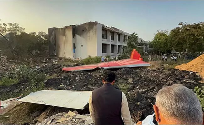 ಏರ್ ಇಂಡಿಯಾ ವಿಮಾನ ಅಪಘಾತ | ಎಲ್ಲ ಕಳೇಬರಗಳನ್ನೂ ವೃತ್ತಿಪರವಾಗಿ ನಿರ್ವಹಿಸಲಾಗಿದೆ: ಡೈಲಿ ಮೇಲ್ ವರದಿಗೆ ವಿದೇಶಾಂಗ ವ್ಯವಹಾರಗಳ ಸಚಿವಾಲಯ ಪ್ರತಿಕ್ರಿಯೆ