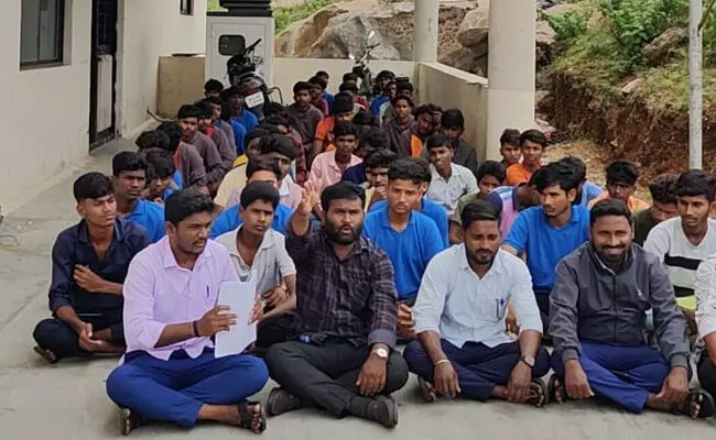 ರಾಯಚೂರು | ಅಂಬೇಡ್ಕರ್ ಹಾಸ್ಟೆಲ್ ಗೆ ಮೂಲಸೌಕರ್ಯ ಒದಗಿಸಲು ಒತ್ತಾಯಿಸಿ ಪ್ರತಿಭಟನೆ ರಾಯಚೂರು | ಅಂಬೇಡ್ಕರ್ ಹಾಸ್ಟೆಲ್ ಗೆ ಮೂಲಸೌಕರ್ಯ ಒದಗಿಸಲು ಒತ್ತಾಯಿಸಿ ಪ್ರತಿಭಟನೆ