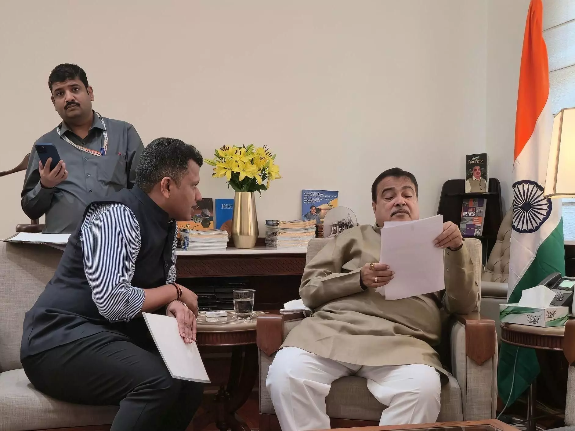 ಸುರತ್ಕಲ್ - ಬಿ.ಸಿ.ರೋಡ್ ಹೆದ್ದಾರಿ ವ್ಯಾಪ್ತಿ ಎನ್ಎಚ್ಎಐಗೆ ಹಸ್ತಾಂತರಿಸುವಂತೆ ಬ್ರಿಜೇಶ್ ಚೌಟ ಮನವಿ ಸುರತ್ಕಲ್ - ಬಿ.ಸಿ.ರೋಡ್ ಹೆದ್ದಾರಿ ವ್ಯಾಪ್ತಿ ಎನ್ಎಚ್ಎಐಗೆ ಹಸ್ತಾಂತರಿಸುವಂತೆ ಬ್ರಿಜೇಶ್ ಚೌಟ ಮನವಿ