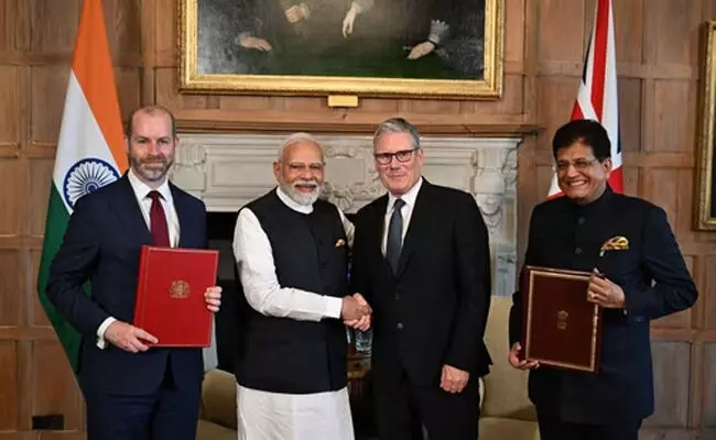 ಮುಕ್ತ ವ್ಯಾಪಾರ ಒಪ್ಪಂದಕ್ಕೆ ಭಾರತ-ಬ್ರಿಟನ್ ಸಹಿ; ಭಾರತದಲ್ಲಿ ಅಗ್ಗವಾಗಲಿವೆ ಬ್ರಿಟಿಶ್ ನಿರ್ಮಿತ ಕಾರುಗಳು, ವೈದ್ಯಕೀಯ ಉಪಕರಣಗಳು