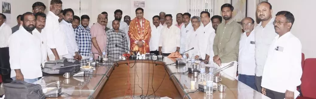 ಯಾದಗಿರಿ | ಕಾರ್ಯನಿರತ ಪತ್ರಕರ್ತರ ಸಂಘದಿಂದ ಜಿಲ್ಲಾಧಿಕಾರಿಗೆ ಸನ್ಮಾನ