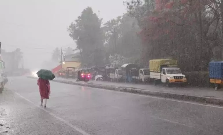 ಕೊಡಗಿನಲ್ಲಿ ನಿರಂತರ ಮಳೆ | ಮಡಿಕೇರಿಯಲ್ಲಿ ಮೈಕೊರೆಯುವ ಚಳಿ : ಜನಜೀವನ ಅಸ್ತವ್ಯಸ್ತ
