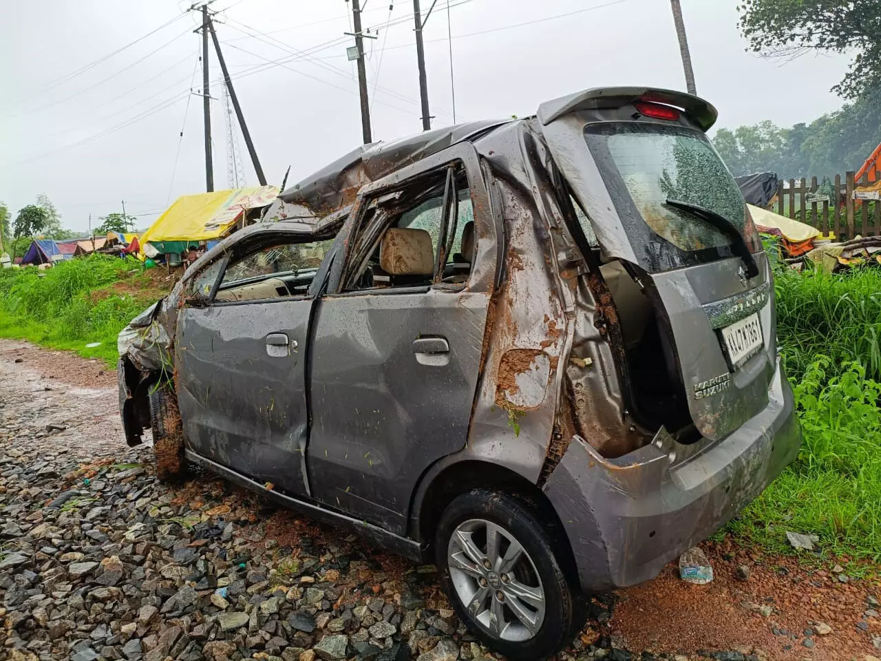 ಕಾರು ಪಲ್ಟಿ: ಇಬ್ಬರಿಗೆ ಗಾಯ