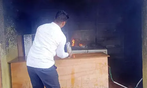 ಆಳಂದ | ಸೈಬರ್‌ ಸಂಟರ್‌ನಲ್ಲಿ ಅಗ್ನಿಅವಘಡ; ಹಲವು ಉಪಕರಣಗಳು ಬೆಂಕಿಗಾಹುತಿ