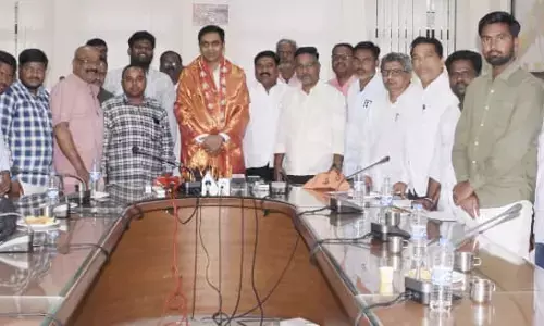 ಯಾದಗಿರಿ | ಕಾರ್ಯನಿರತ ಪತ್ರಕರ್ತರ ಸಂಘದಿಂದ ಜಿಲ್ಲಾಧಿಕಾರಿಗೆ ಸನ್ಮಾನ