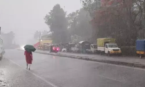 ಕೊಡಗಿನಲ್ಲಿ ನಿರಂತರ ಮಳೆ | ಮಡಿಕೇರಿಯಲ್ಲಿ ಮೈಕೊರೆಯುವ ಚಳಿ : ಜನಜೀವನ ಅಸ್ತವ್ಯಸ್ತ