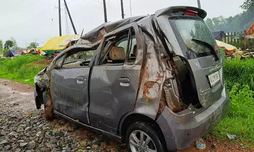 ಕಾರು ಪಲ್ಟಿ: ಇಬ್ಬರಿಗೆ ಗಾಯ