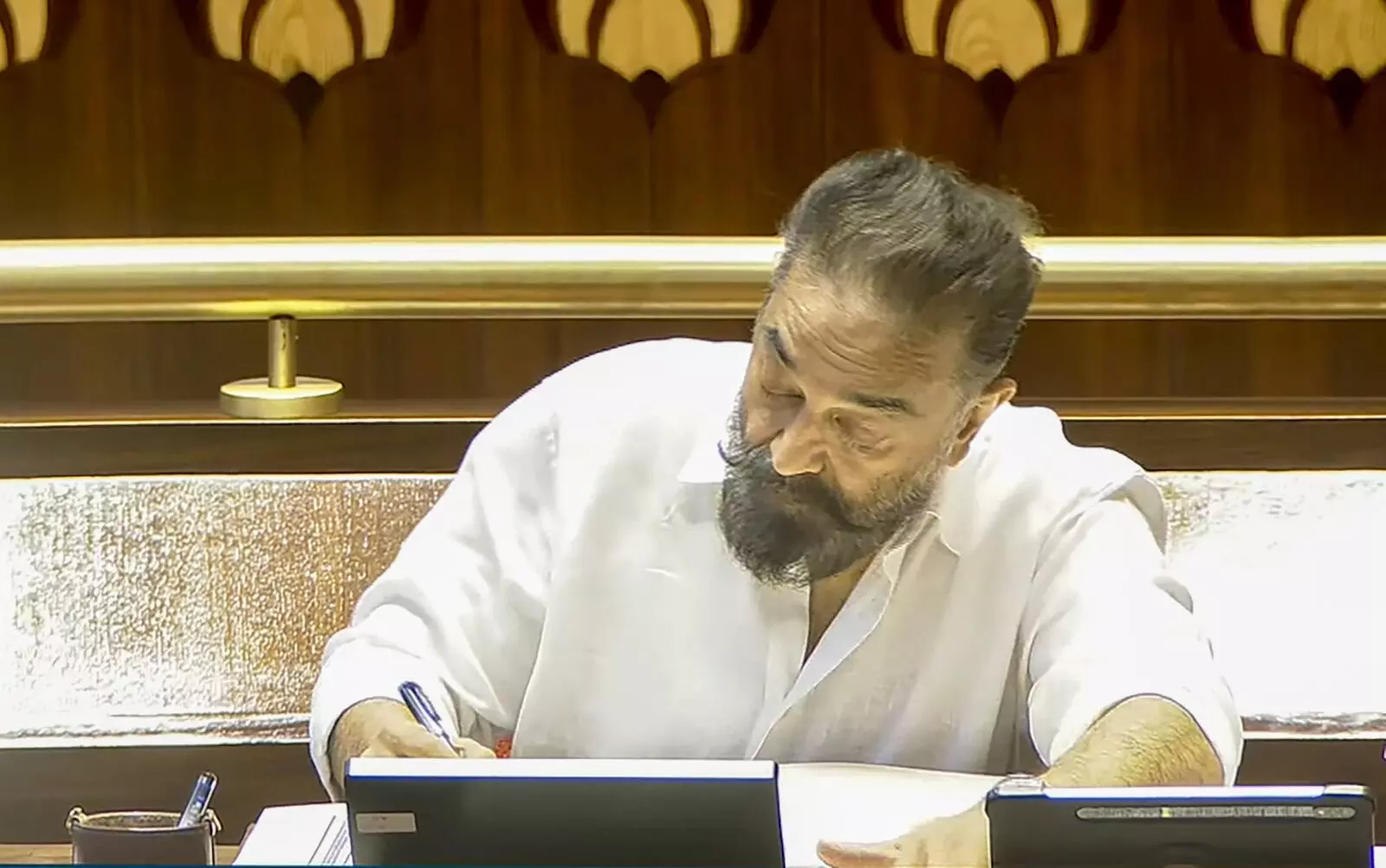 ರಾಜ್ಯಸಭೆ ಪ್ರವೇಶಿಸಿದ ಕಮಲ್ ಹಾಸನ್: ತಮಿಳಿನಲ್ಲಿ ಪ್ರಮಾಣ ವಚನ ಸ್ವೀಕಾರ