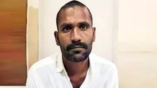 ಕೇರಳ: ಕಣ್ಣೂರು ಜೈಲಿನಿಂದ ತಪ್ಪಿಸಿ ಬಾವಿಯಲ್ಲಿ ಅವಿತಿದ್ದ ಅತ್ಯಾಚಾರ, ಕೊಲೆ ಪ್ರಕರಣದ ಅಪರಾಧಿ ಸೆರೆ ಕೇರಳ: ಕಣ್ಣೂರು ಜೈಲಿನಿಂದ ತಪ್ಪಿಸಿ ಬಾವಿಯಲ್ಲಿ ಅವಿತಿದ್ದ ಅತ್ಯಾಚಾರ, ಕೊಲೆ ಪ್ರಕರಣದ ಅಪರಾಧಿ ಸೆರೆ