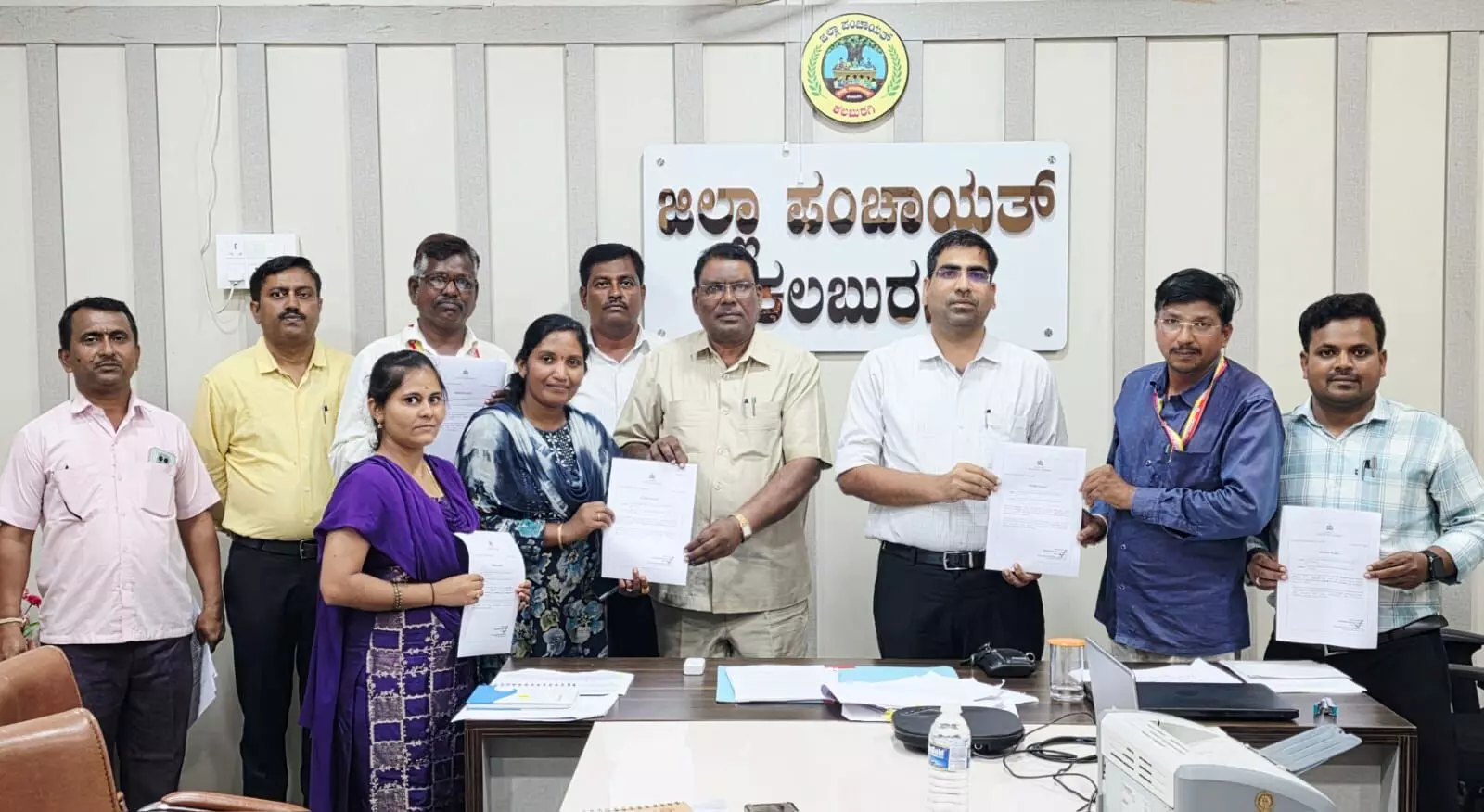 ಕಲಬುರಗಿ | ಕೌನ್ಸಿಲಿಂಗ್ ಮೂಲಕ ವರ್ಗಾವಣೆಗೊಂಡ ಸಿಬ್ಬಂದಿಗಳಿಗೆ ಆದೇಶ ಪತ್ರ ವಿತರಿಸಿದ ಸಿಇಓ ಭಂವರ್ ಸಿಂಗ್ ಮೀನಾ ಕಲಬುರಗಿ | ಕೌನ್ಸಿಲಿಂಗ್ ಮೂಲಕ ವರ್ಗಾವಣೆಗೊಂಡ ಸಿಬ್ಬಂದಿಗಳಿಗೆ ಆದೇಶ ಪತ್ರ ವಿತರಿಸಿದ ಸಿಇಓ ಭಂವರ್ ಸಿಂಗ್ ಮೀನಾ