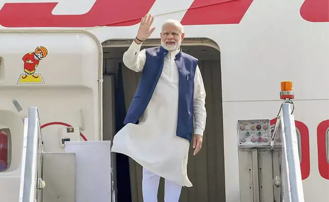 2021ರಿಂದ ಪ್ರಧಾನಿಯವರ ವಿದೇಶ ಪ್ರವಾಸಗಳಿಗೆ 300 ಕೋಟಿ ರೂ. ವ್ಯಯಿಸಿದ ಕೇಂದ್ರ 2021ರಿಂದ ಪ್ರಧಾನಿಯವರ ವಿದೇಶ ಪ್ರವಾಸಗಳಿಗೆ 300 ಕೋಟಿ ರೂ. ವ್ಯಯಿಸಿದ ಕೇಂದ್ರ