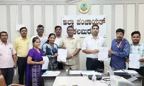 ಕಲಬುರಗಿ | ಕೌನ್ಸಿಲಿಂಗ್ ಮೂಲಕ ವರ್ಗಾವಣೆಗೊಂಡ ಸಿಬ್ಬಂದಿಗಳಿಗೆ ಆದೇಶ ಪತ್ರ ವಿತರಿಸಿದ ಸಿಇಓ ಭಂವರ್ ಸಿಂಗ್ ಮೀನಾ