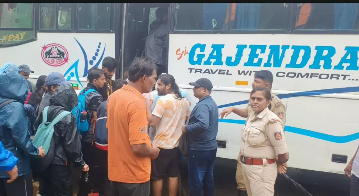 ಮೂಡಿಗೆರೆ | ಪಶ್ಚಿಮ ಘಟ್ಟದ ನಿಷೇಧಿತ ಅರಣ್ಯ ಪ್ರದೇಶದಲ್ಲಿ ಟ್ರೆಕ್ಕಿಂಗ್ : 103 ಪ್ರವಾಸಿಗರು ಪೊಲೀಸರ ವಶಕ್ಕೆ