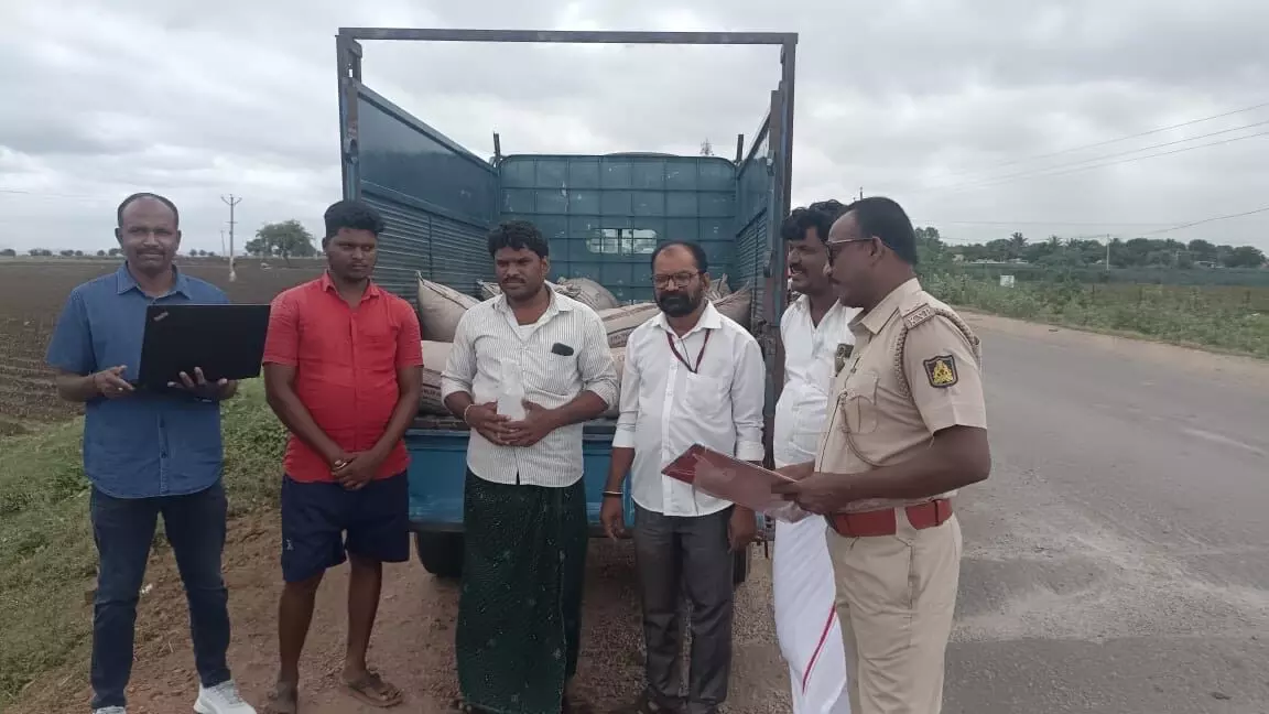 ಬಳ್ಳಾರಿ: ಅಕ್ರಮವಾಗಿ ಪಡಿತರ ಅಕ್ಕಿ ಸಾಗಿಸುತ್ತಿದ್ದ ಮೂರು ವಾಹನ ಜಪ್ತಿ