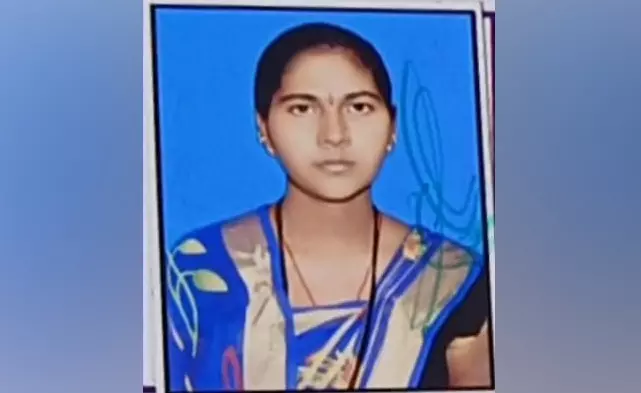 ಕಲಬುರಗಿ | ಮಗುವಿಗೆ ಜನ್ಮ ನೀಡಿದ ಬಳಿಕ ತಾಯಿ ಮೃತ್ಯು: ವೈದ್ಯರ ನಿರ್ಲಕ್ಷ್ಯ ಆರೋಪ ಕಲಬುರಗಿ | ಮಗುವಿಗೆ ಜನ್ಮ ನೀಡಿದ ಬಳಿಕ ತಾಯಿ ಮೃತ್ಯು: ವೈದ್ಯರ ನಿರ್ಲಕ್ಷ್ಯ ಆರೋಪ