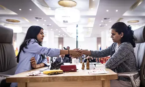 ಮಹಿಳೆಯರ ಚೆಸ್ ವಿಶ್ವಕಪ್ ಫೈನಲ್ | ಹಂಪಿ, ದಿವ್ಯಾ ಮತ್ತೊಮ್ಮೆ ಡ್ರಾ, ಟೈ-ಬ್ರೇಕರ್‌ ನಲ್ಲಿ ಚಾಂಪಿಯನ್ ನಿರ್ಧಾರ