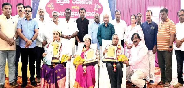 ಧಾರವಾಡ ಕಾರ್ಯನಿರತ ಪತ್ರಕರ್ತರ ಸಂಘ | ʼವಾರ್ತಾಭಾರತಿʼಯ ಅಂಕಣಕಾರ ಸನತ್ ಕುಮಾರ್ ಬೆಳಗಲಿಗೆ ಜೀವಮಾನ ಸಾಧನೆ ಪ್ರಶಸ್ತಿ ಪ್ರದಾನ