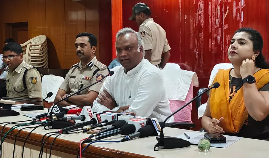 ಇಂದಿರಾಗಾಂಧಿ ಮಾಡಿದ ಅರ್ಧ ಕೆಲಸವನ್ನಾದರೂ ಮೋದಿಯವರು ಮಾಡಲಿ : ಪ್ರಿಯಾಂಕ್ ಖರ್ಗೆ ಇಂದಿರಾಗಾಂಧಿ ಮಾಡಿದ ಅರ್ಧ ಕೆಲಸವನ್ನಾದರೂ ಮೋದಿಯವರು ಮಾಡಲಿ : ಪ್ರಿಯಾಂಕ್ ಖರ್ಗೆ