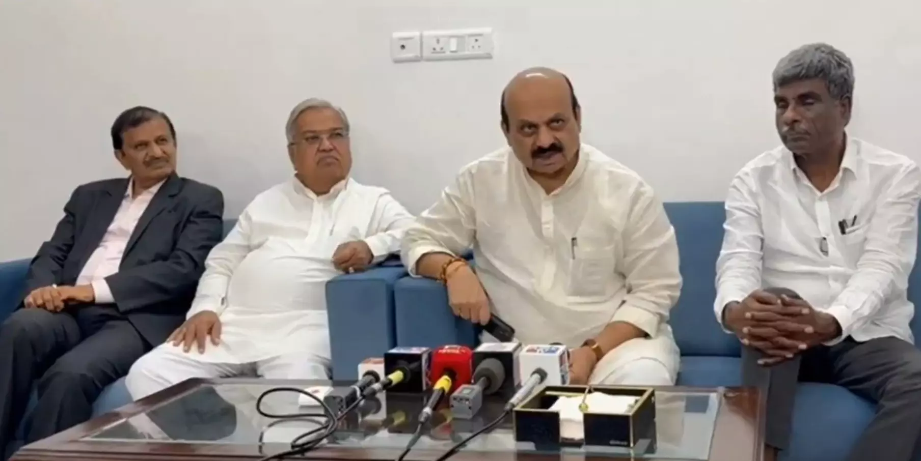 ಕೇಂದ್ರ 10-15 ದಿನದಲ್ಲಿ 1.35 ಲಕ್ಷ ಮೆ.ಟನ್ ಯೂರಿಯಾ ಒದಗಿಸುವ ಭರವಸೆ : ಬಸವರಾಜ ಬೊಮ್ಮಾಯಿ ಕೇಂದ್ರ 10-15 ದಿನದಲ್ಲಿ 1.35 ಲಕ್ಷ ಮೆ.ಟನ್ ಯೂರಿಯಾ ಒದಗಿಸುವ ಭರವಸೆ : ಬಸವರಾಜ ಬೊಮ್ಮಾಯಿ